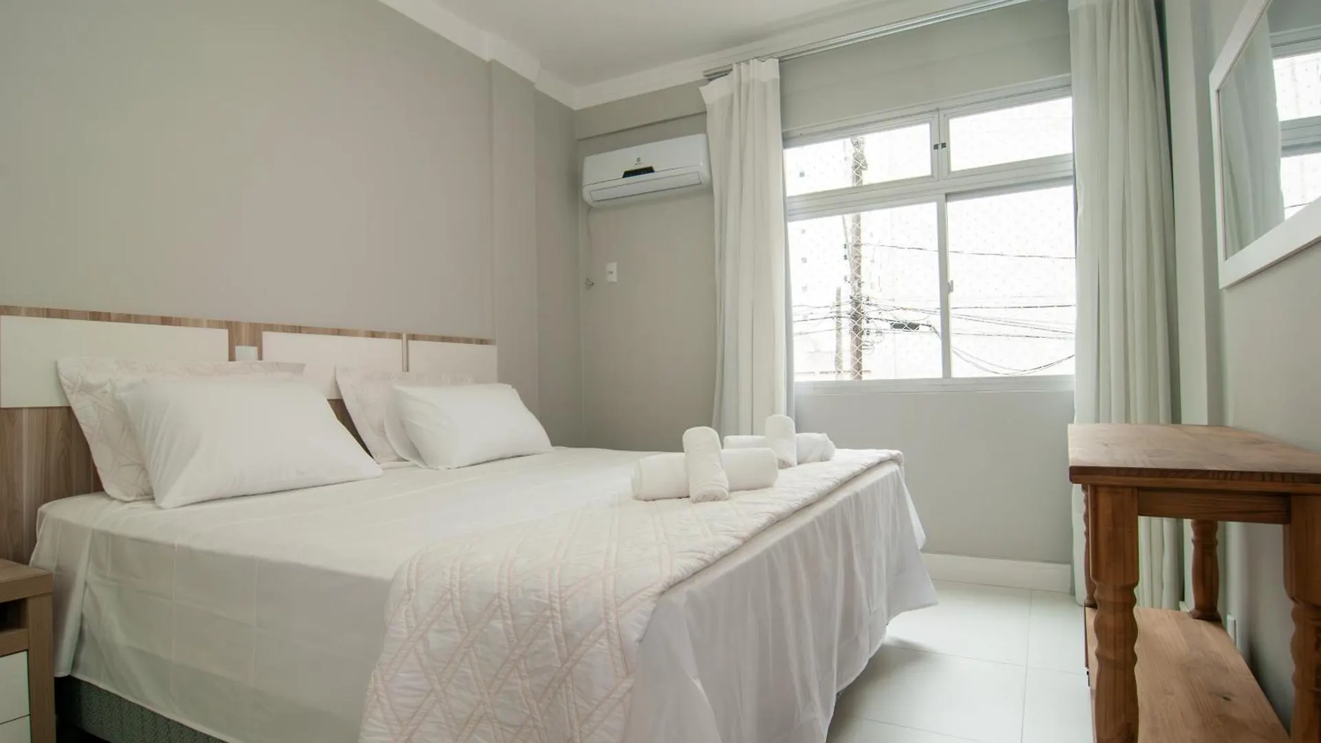 Quadra Mar Na R. 2000, 4 Quartos C/ Garagem Jj8308 Balneario Camboriu 0*,