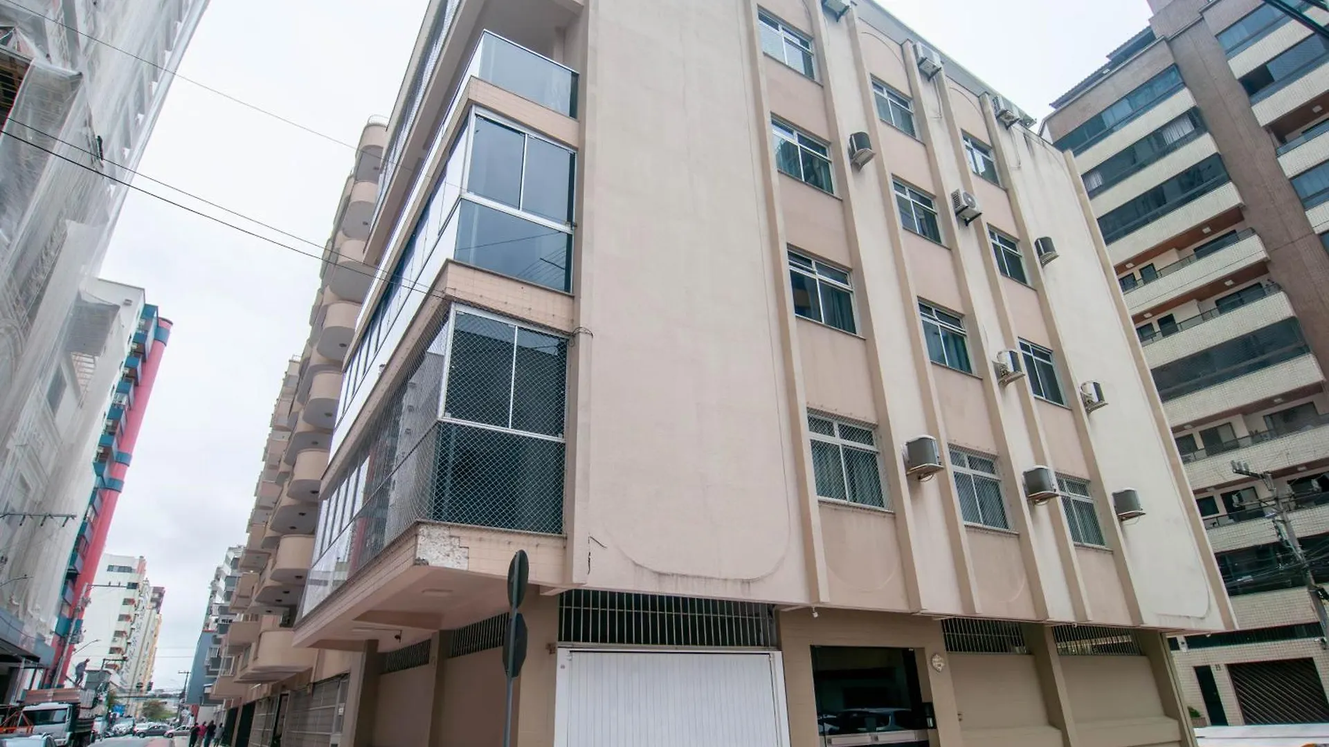 Quadra Mar Na R. 2000, 4 Quartos C/ Garagem Jj8308 Balneario Camboriu