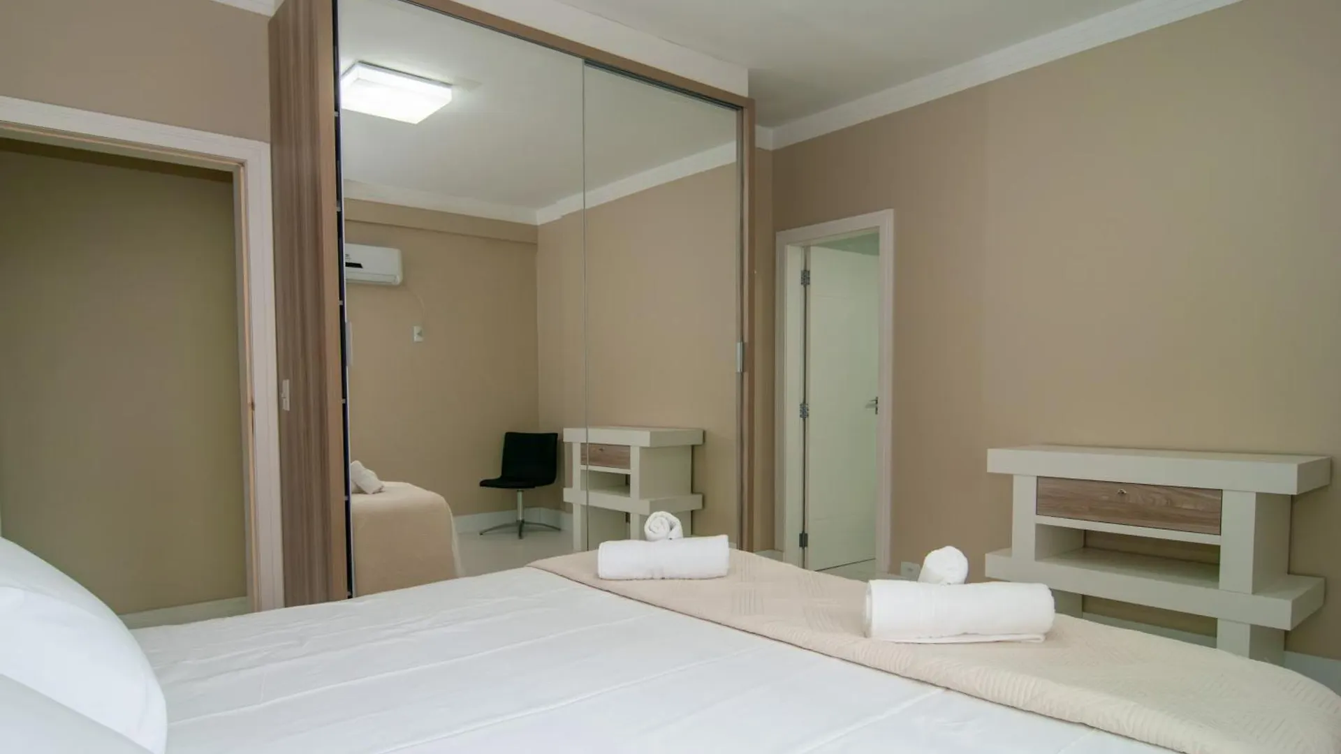 Apartment Quadra Mar Na R. 2000, 4 Quartos C/ Garagem Jj8308 Balneario Camboriu Brazil