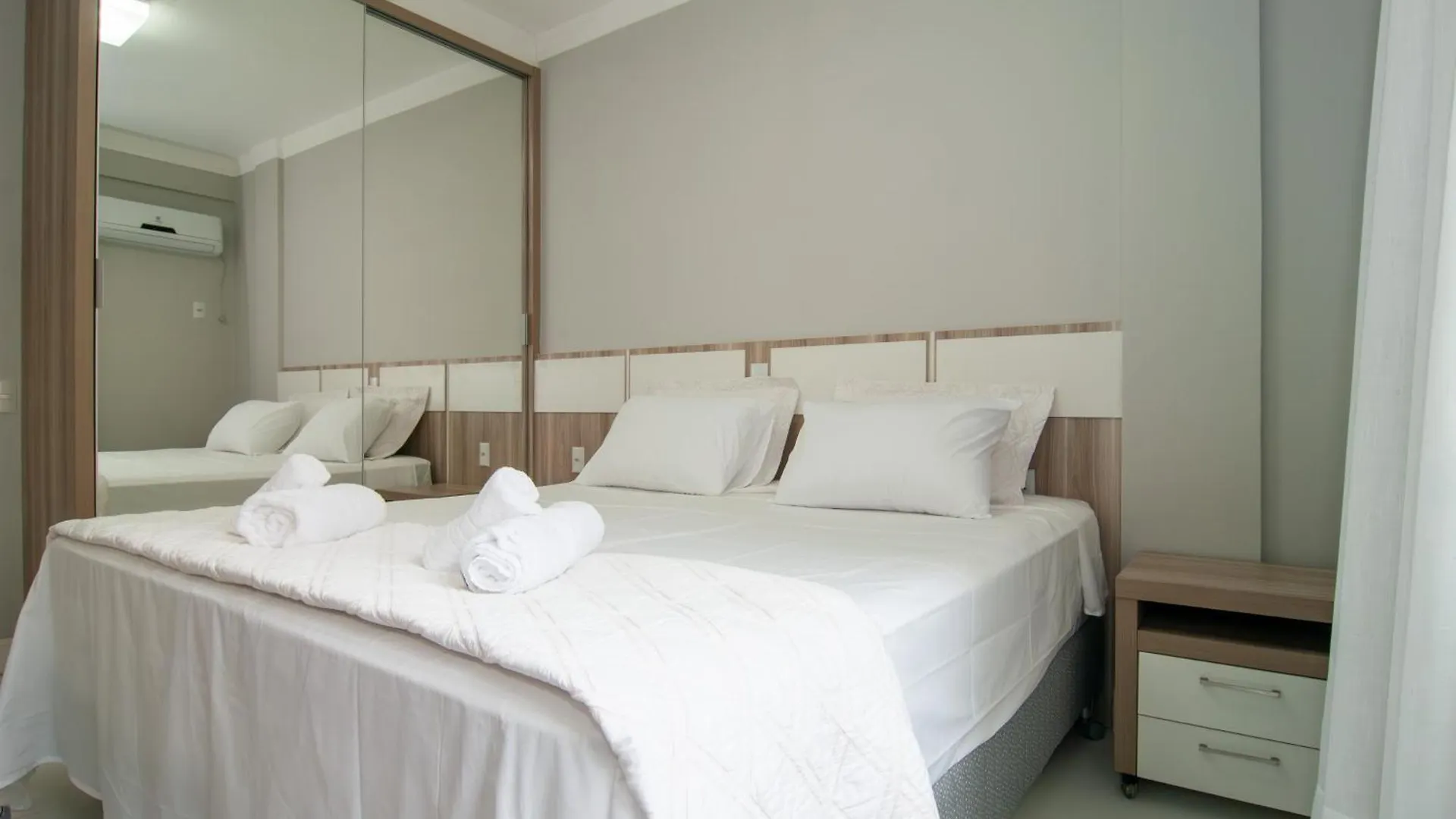 Quadra Mar Na R. 2000, 4 Quartos C/ Garagem Jj8308 Balneário Camboriú Appartement