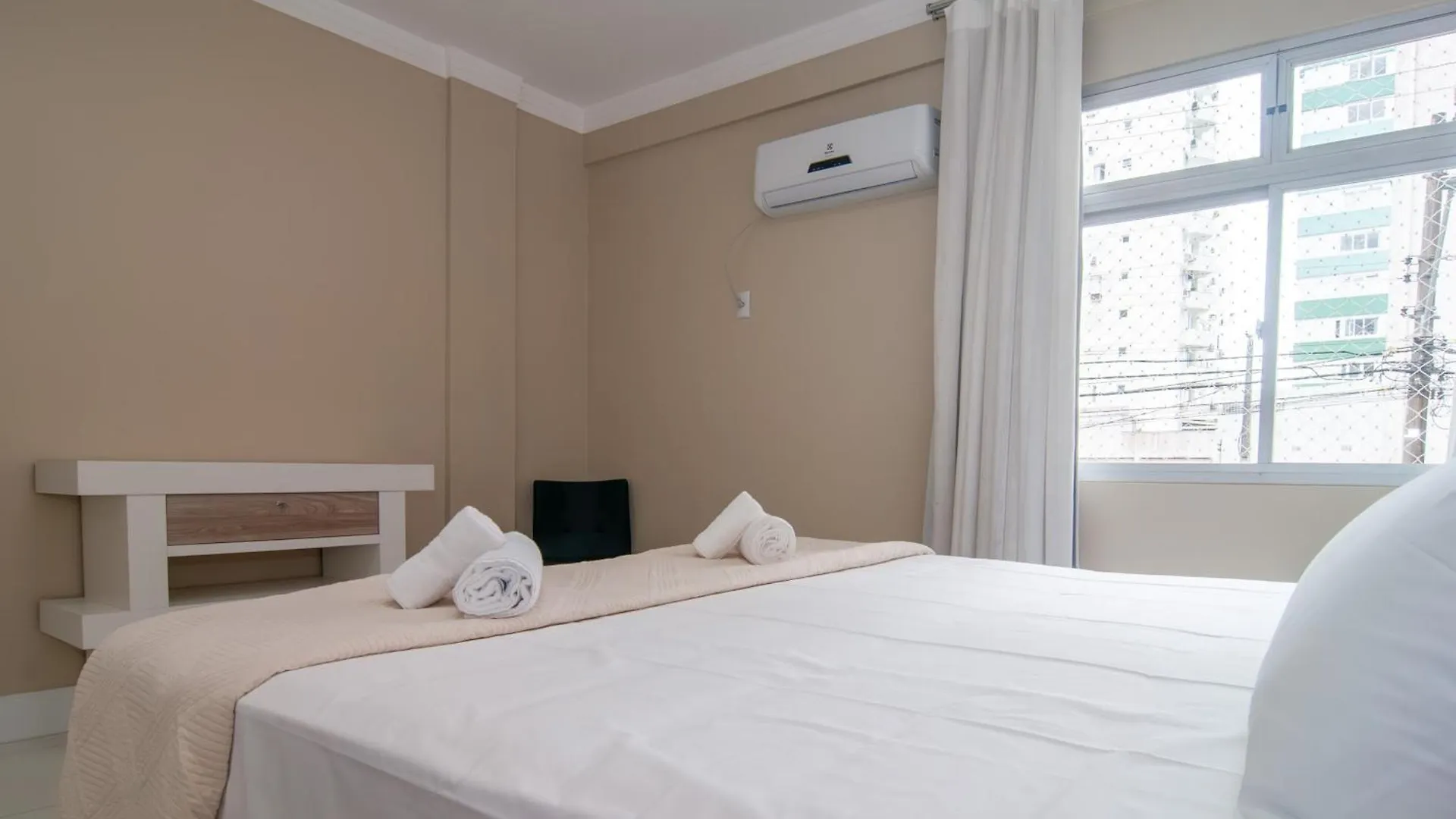 Quadra Mar Na R. 2000, 4 Quartos C/ Garagem Jj8308 Balneário Camboriú Appartement